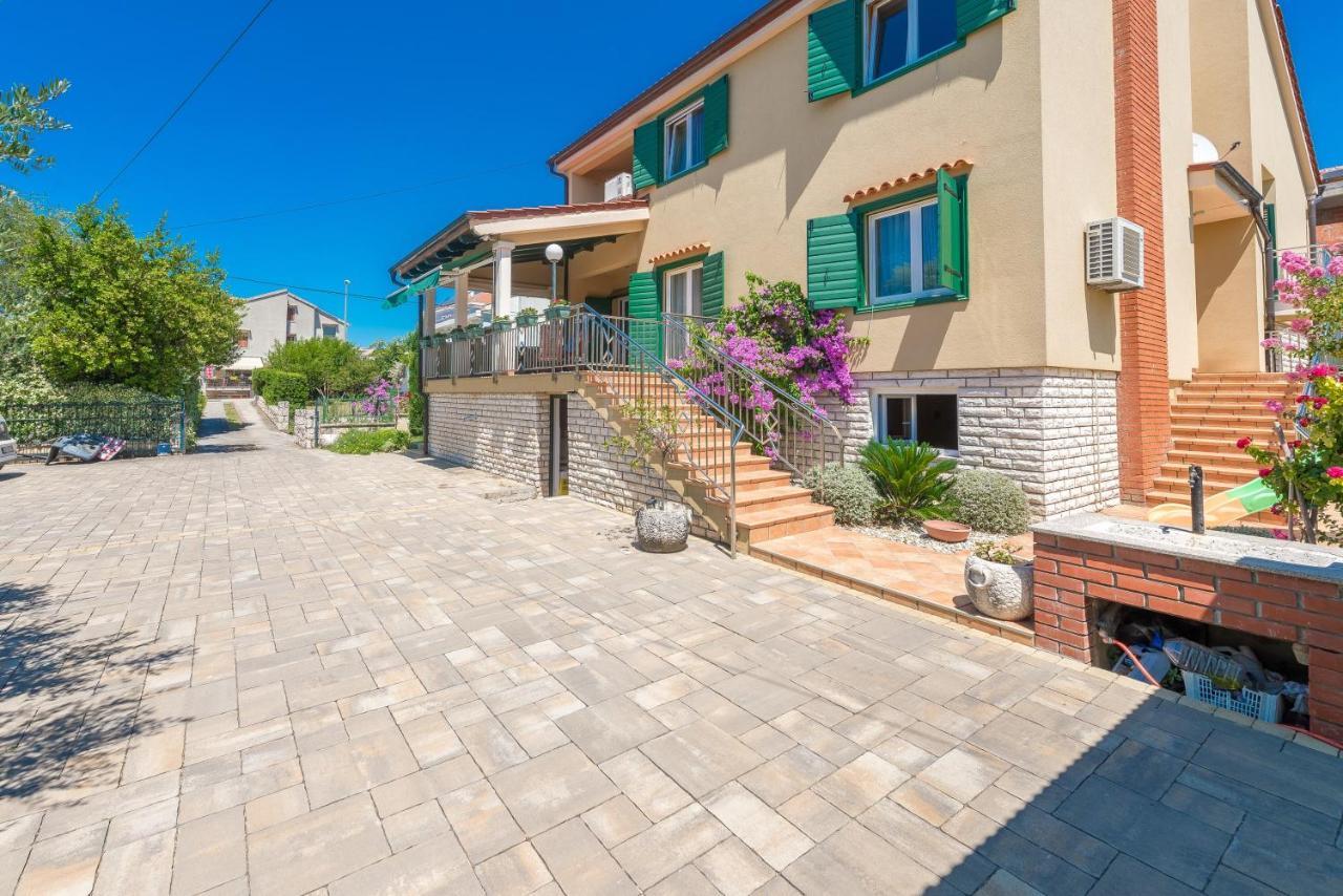 Lux Nina With Six Bedrooms, Private Pool, Sauna Willa *