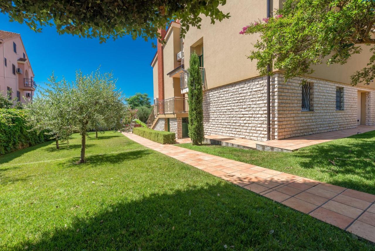 Lux Nina With Six Bedrooms, Private Pool, Sauna Willa *