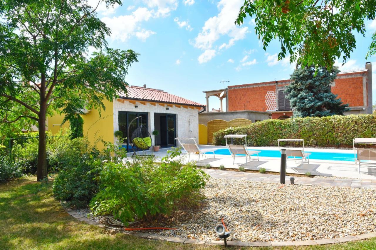 Lux Nina With Six Bedrooms, Private Pool, Sauna Willa Zadar