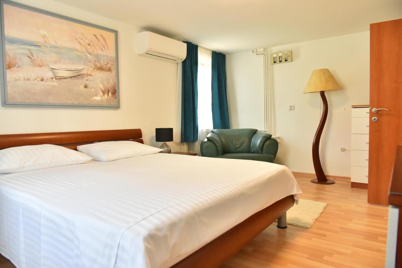 Lux Nina With Six Bedrooms, Private Pool, Sauna Willa